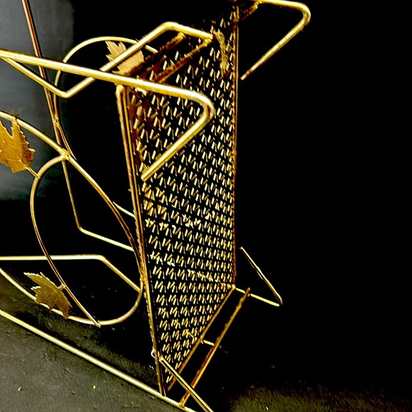 Mid Century Modern gold tone metal magazine/ record holder with maple leaf motif - Picture 5 of 8
